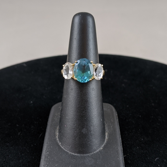 10K Yellow Gold Three Stone Ring SZ 5.5